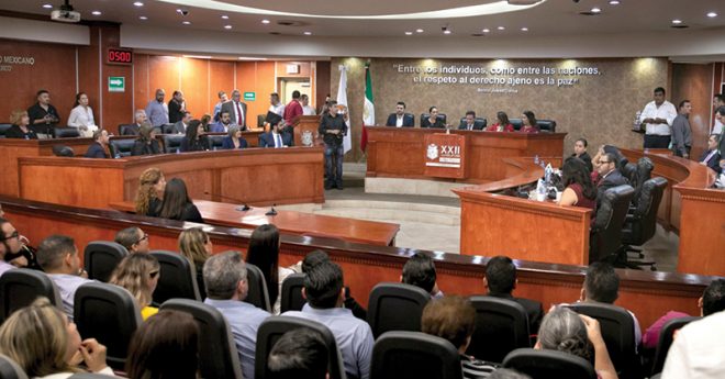 Diputados de Morena en el Congreso local de Baja California promovieron una consulta popular con la que buscan avalar la ampliación de mandato del gobernador morenista electo a pesar de su falta de sustento legal.