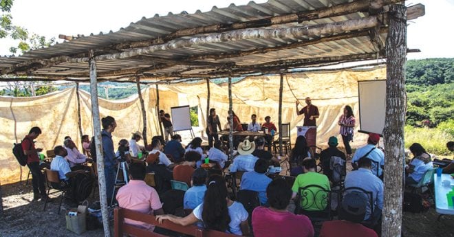 Las comunidades originarias acusan que las consultas para los megaproyectos no han sido previas ni informadas