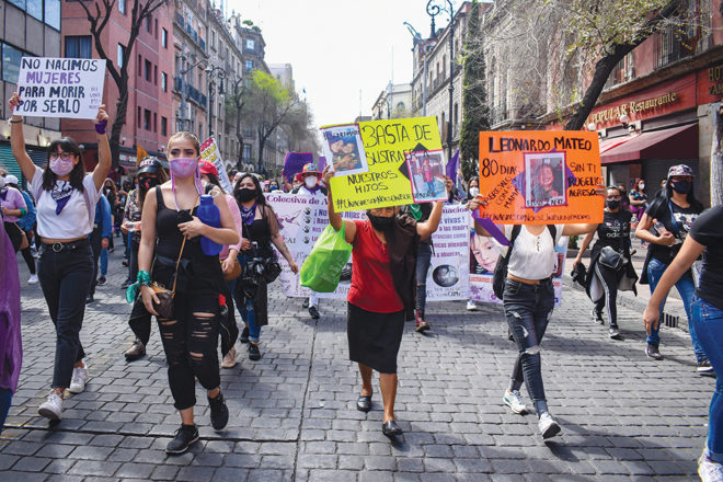 La manifestación por las mujeres partió del Monumento a la Revolución y continuó por Avenida Juárez y 5 de Mayo.