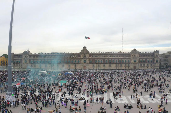 La marcha por las mujeres terminó en el Zócalo capitalino.