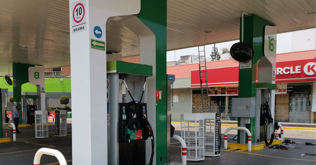 Los especialistas y participantes del sector de combustibles en México no pronostican que los precios de las gasolinas bajen