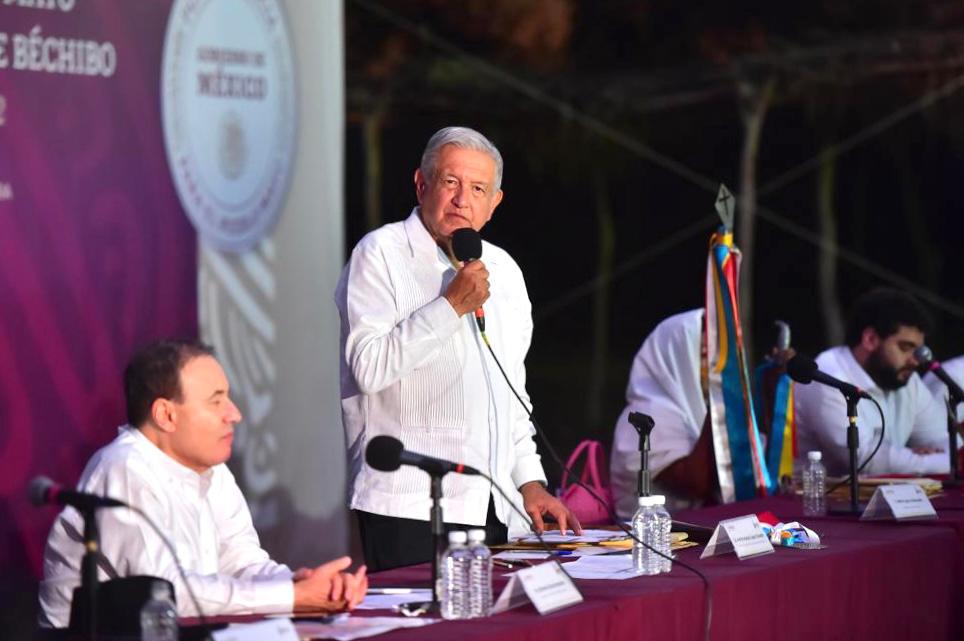 “Que se vayan al carajo” dice AMLO sobre críticos por contratación de médicos cubanos 