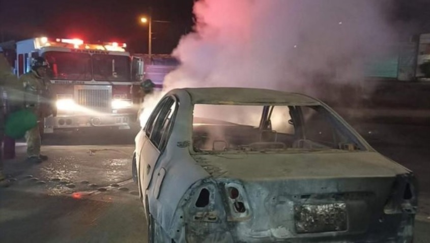 Un grupo de hombres armados atacó a tiros una gasolinera de Michoacán, ubicada en la carretera Zitácuaro-Morelia, la cual incendió poco después  