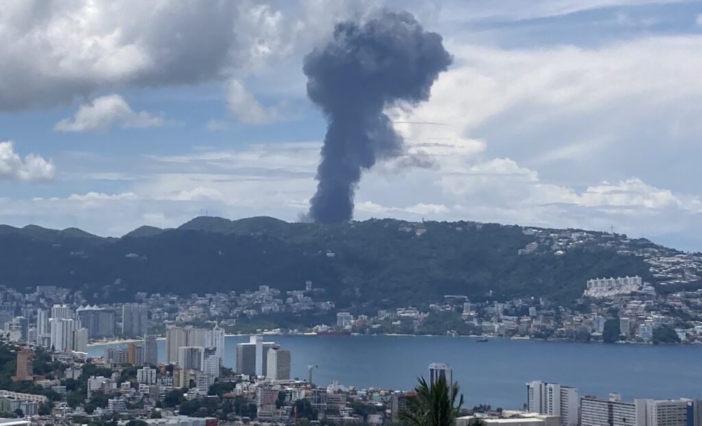 VIDEO: reportan explosión de pipa en la avenida Escénica en Acapulco