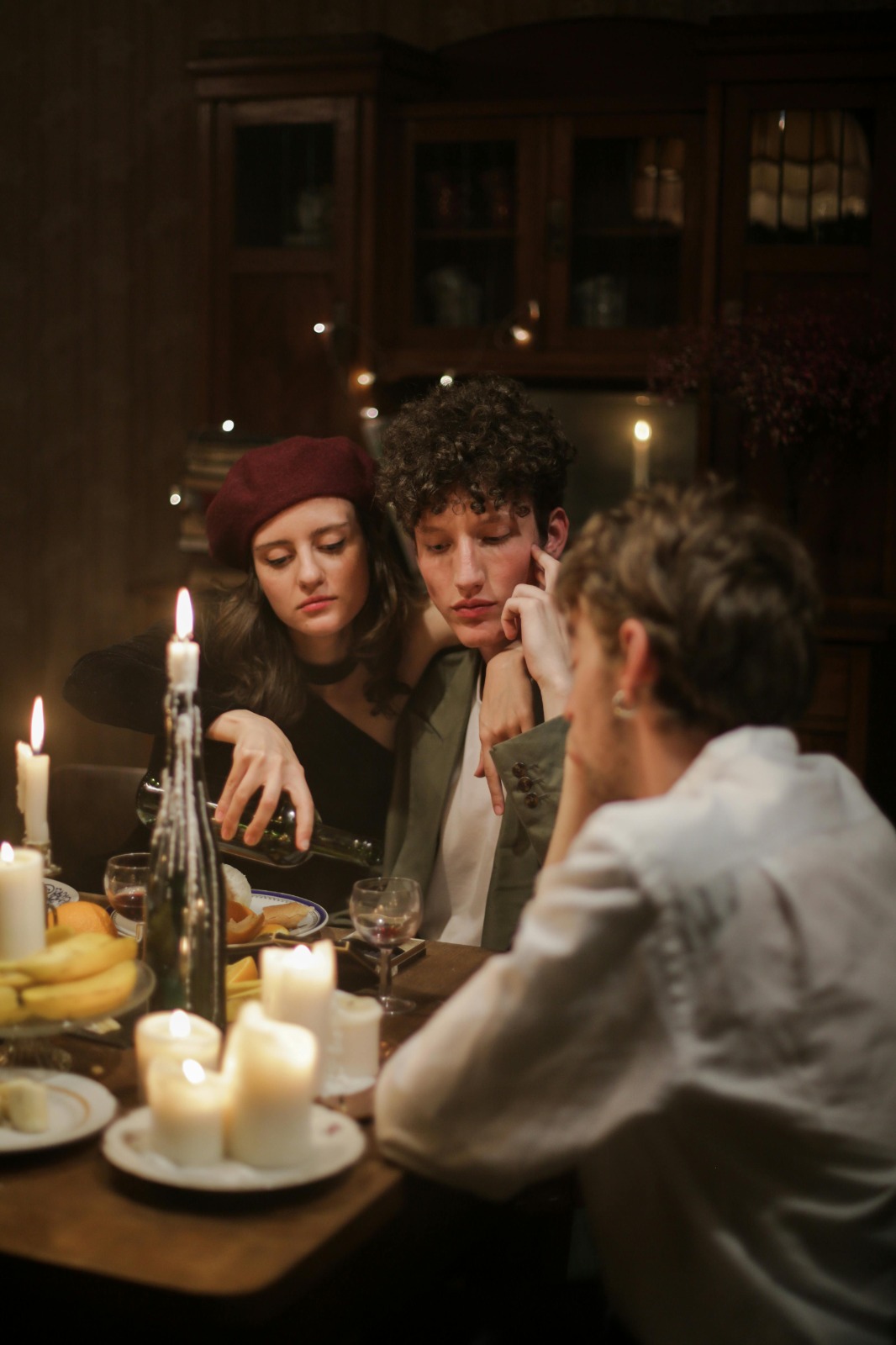 ¿Qué es un “ménage à trois”, la polémica práctica homenajeada en los ...