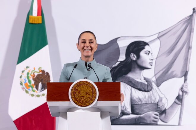 https://images.reporteindigo.com/wp-content/uploads/2025/02/una-campanita-de-desinformacion-sheinbaum-sobre-presuntos-drones-de-la-cia-en-territorio-nacional-1-660x440.jpeg